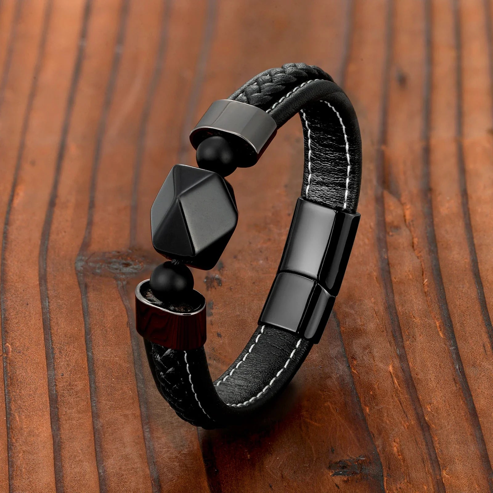 Pulseira Elegante Onix em Couro e Aço Inoxidável